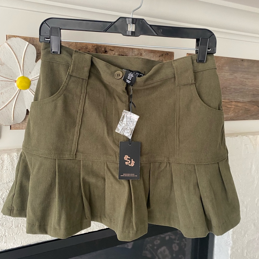 Tiered mini skirt NWT so cute! Size M